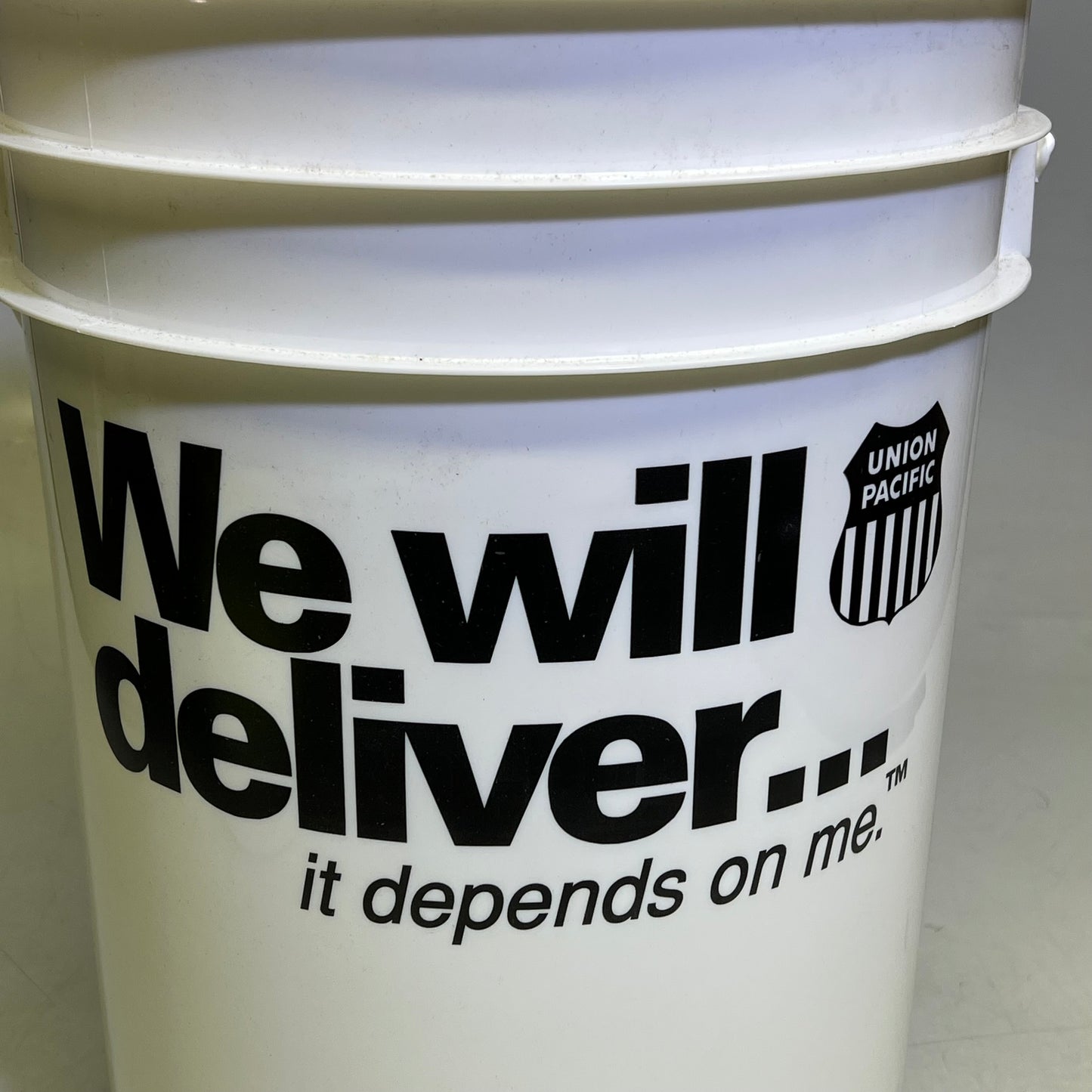 ZA@ UNION PACIFIC RAILROAD Ice Bucket Foam Lining & Lid W/ Plastic Lid Layer 6 Gal White/Black/Yellow