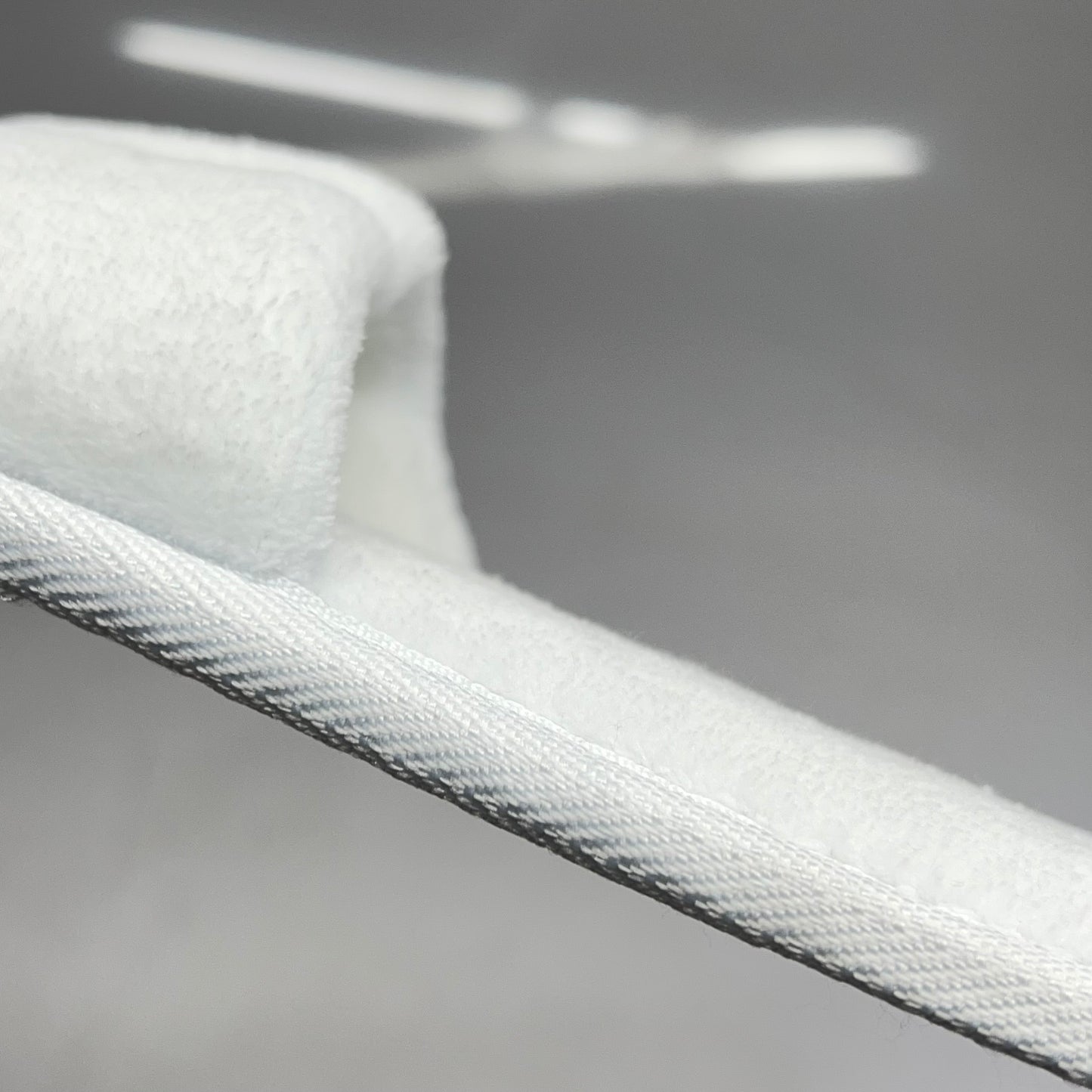 TRUMP STORE Embroidered Spa Slippers Men's Sz 12 Women's Sz 14  White/Silver