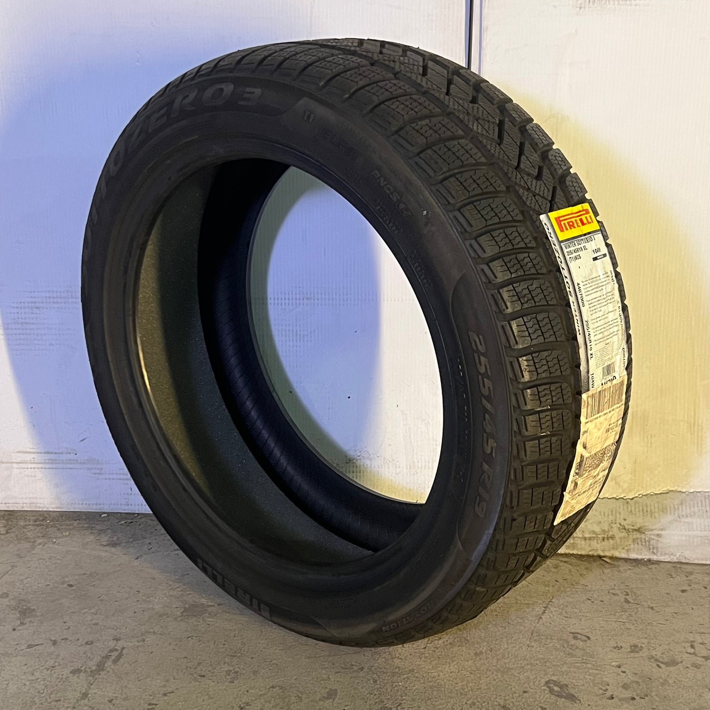 ZA@ PIRELLI Winter Sottozero 3 Tire 255/45R19 XL, DOT 2624 (New)