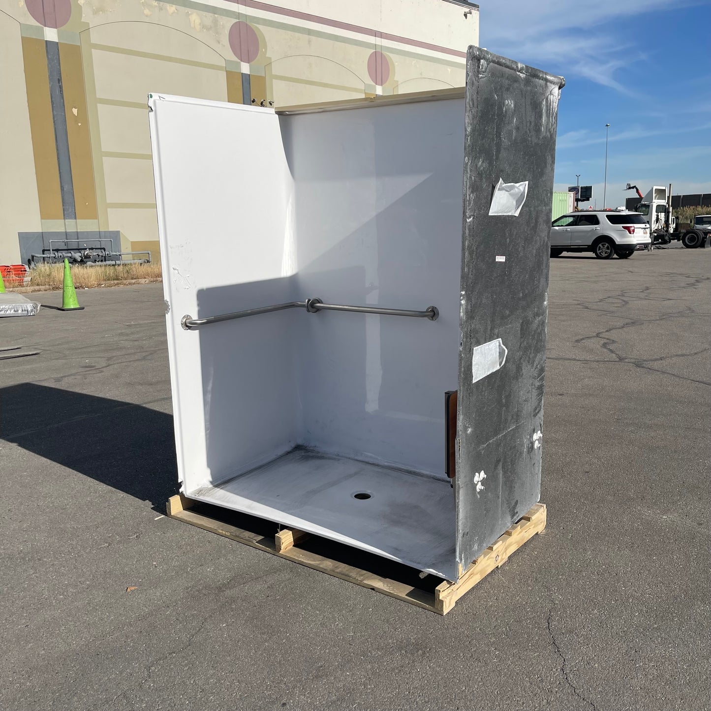 ZA@ Pallet of FIBER CARE BATHS Shower Unit White (Damaged)(A)