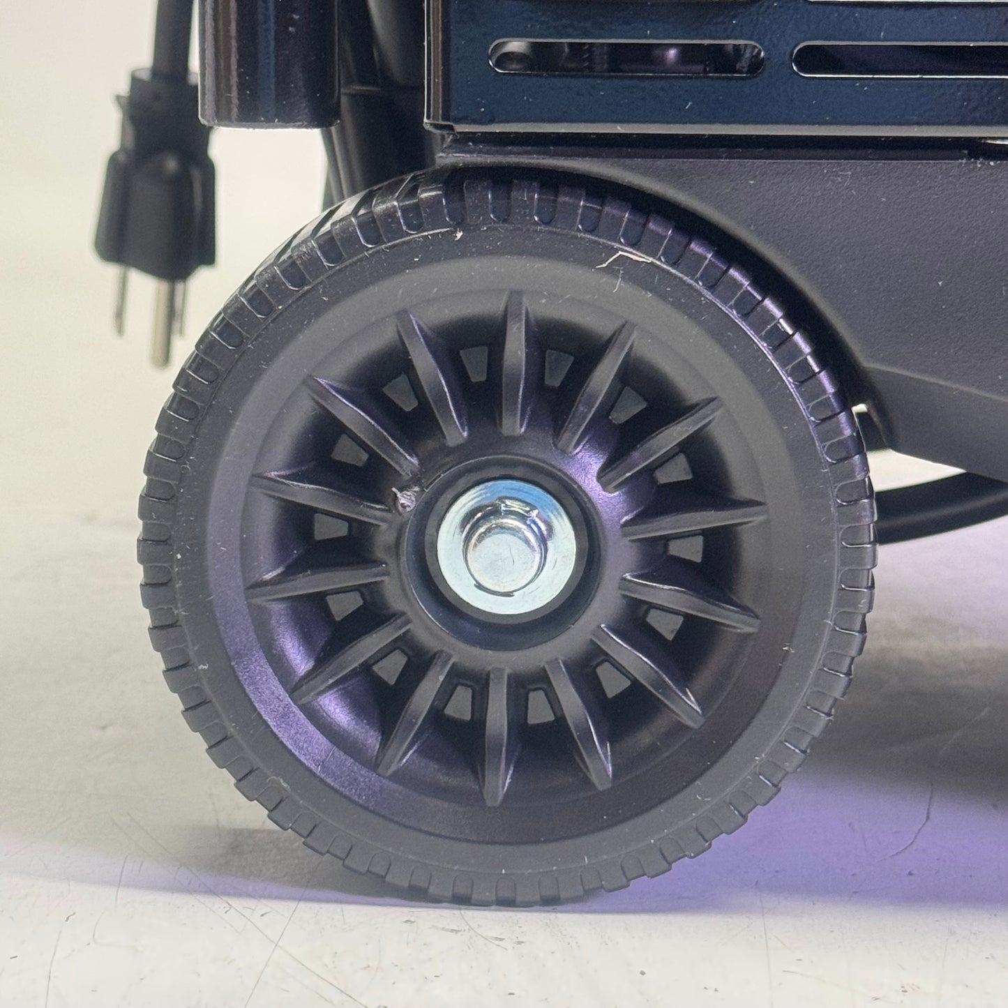 SCHUMACHER Electric Wheeled Manual 10A Car Battery Charger and 200A Engine Starter SC1633