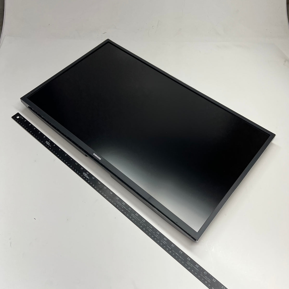 SAMSUNG Led Viewfinity Monitor W/ Amd Freesync 32" 60Hz 4ms Dark Grey U32J590
