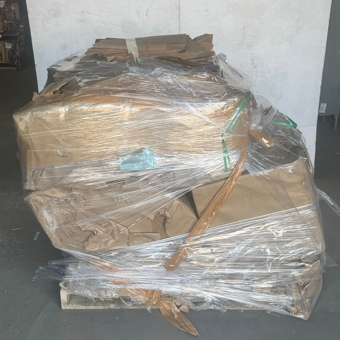 ZA@ Pallet of DURO Brown Paper Bags (11000 Bags Aprox) Sz 16.5”Hx12”W (New)