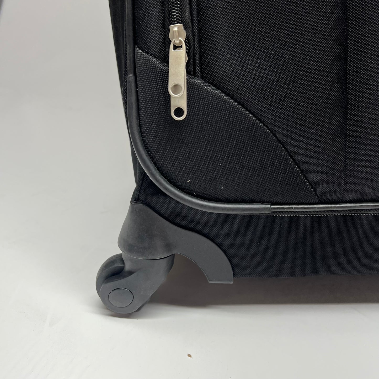 ZA@ MERCURY LUGGAGE Value Spinner Upright Durable Light Weight Luggage Bag 28" Black MRC02172 (As-Is)