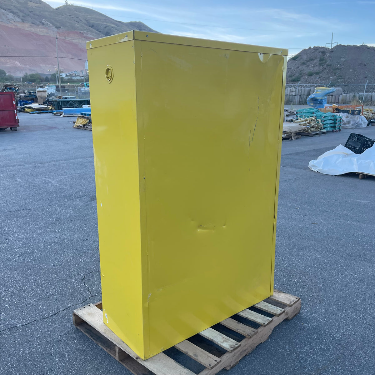 JAMCO Self Closing Flammable Safety Storage Cabinet 45 Gal Yellow BS45YP