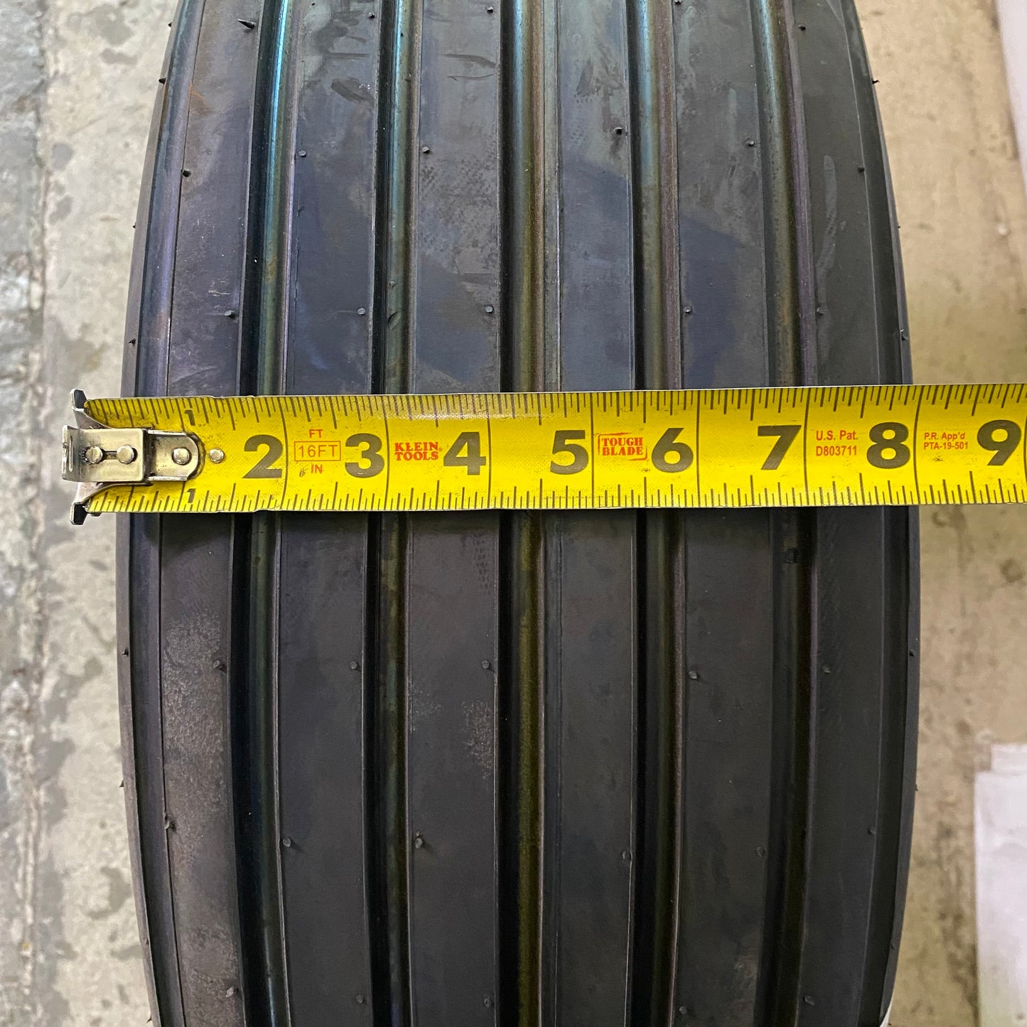 CARLSTAR Tire DOT 52202321 9.5L-15SL Black 6X17713