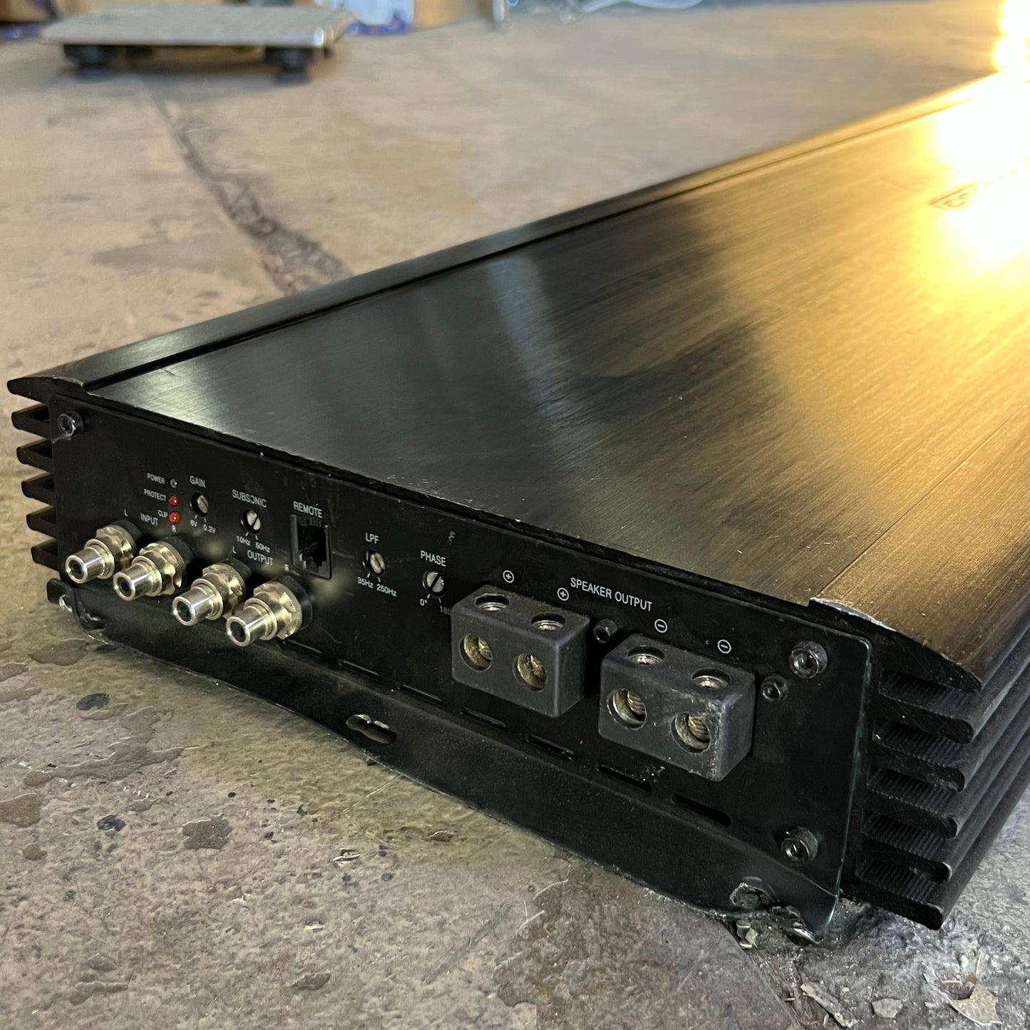 CROSSFIRE 16V Car Audio Amplifier 16000W Black XT-16K (New Other, Bent Corners)