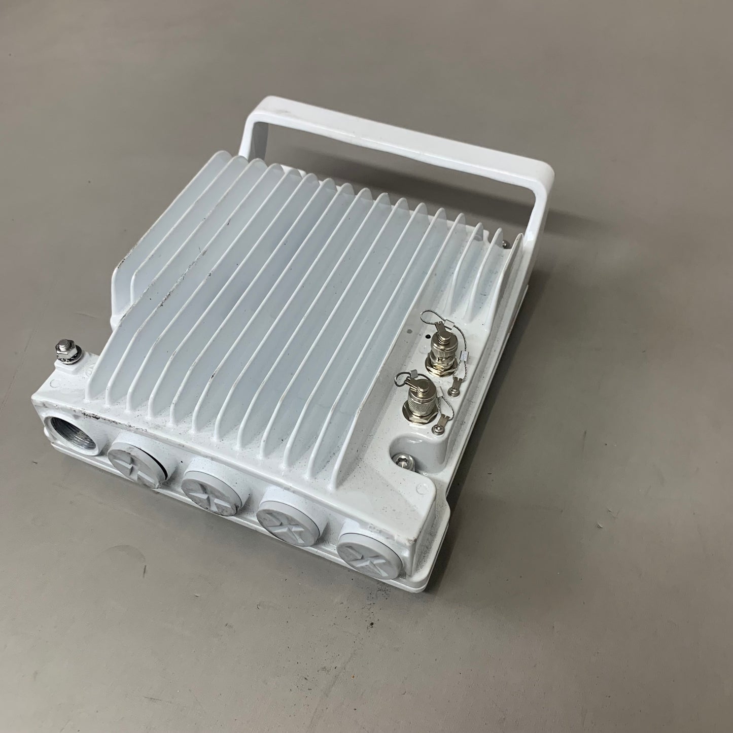 CERAGON All Outdoor, FibeAir IP Multicore Node  9"x8" White IP20C-F-18-L-ESX