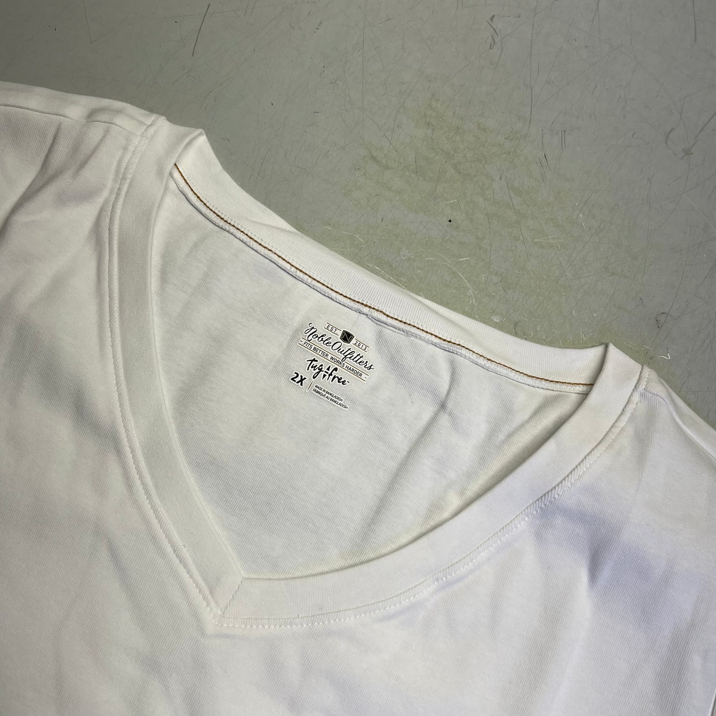 ZA@ NOBLE OUTFITTERS Tug-Free V-Neck Short Sleeve Shirt Women's Sz 2XL White 22528W