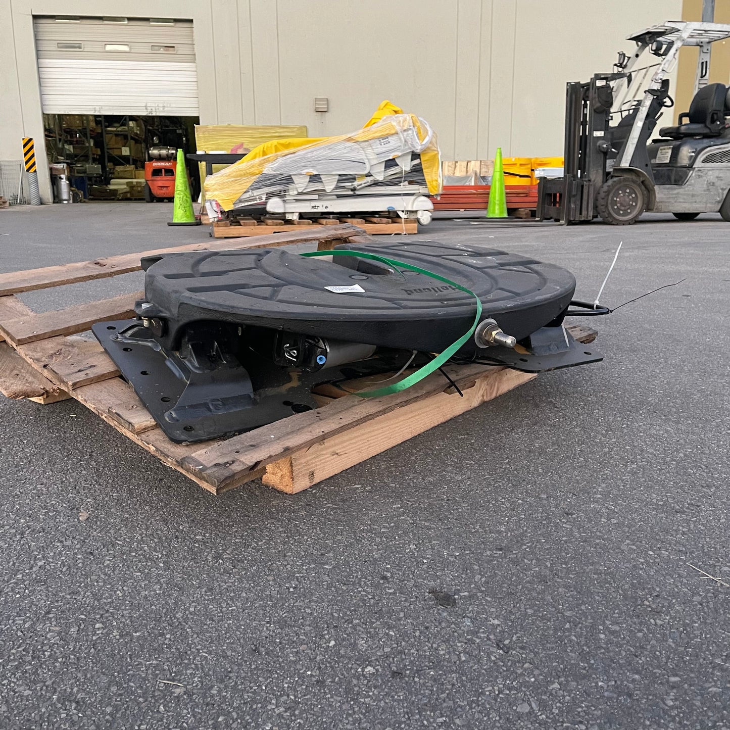 HOLLAND Fifth Wheel Assembly FW35 Flat Plate 5.7 FW35-S12360-1