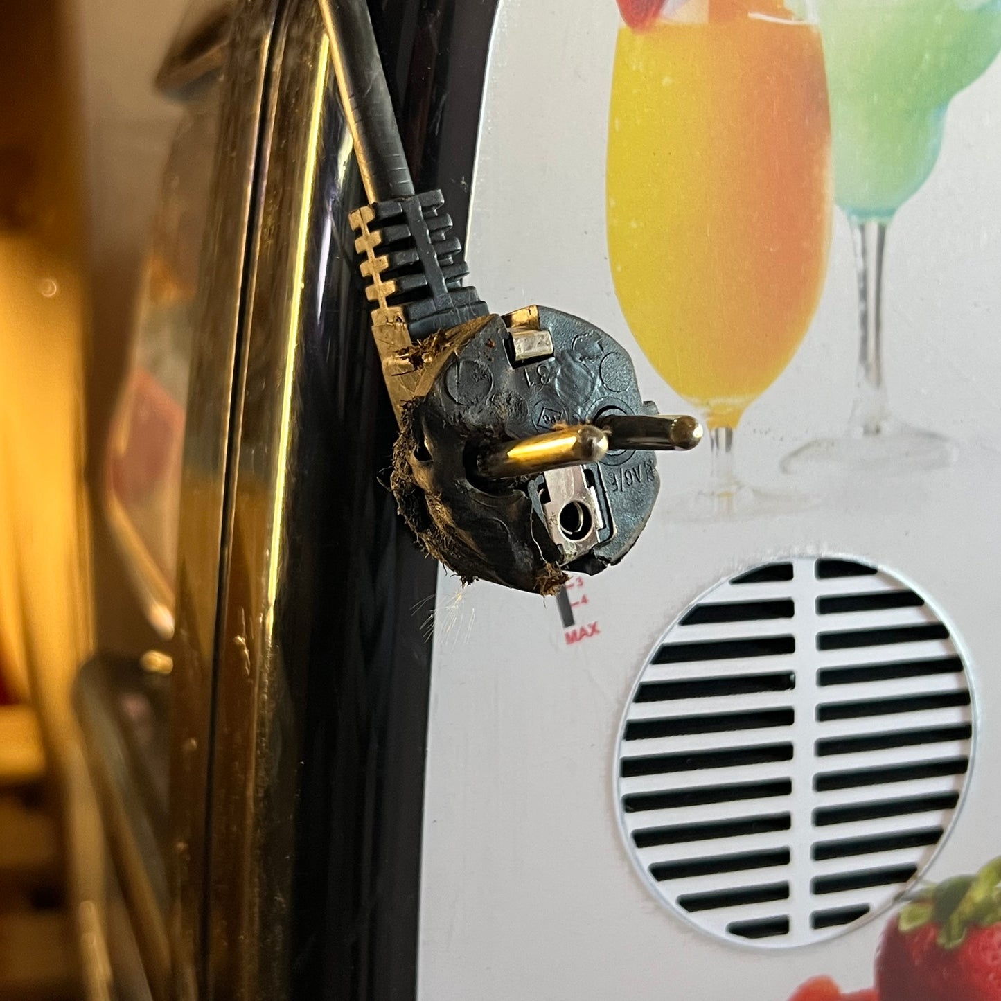 VOLLRATH Granita Machine Frozen Beverage Dispenser 1.58 Gal Bowls VCBA128-302 (AS-IS, Damage to the ventilation grille)