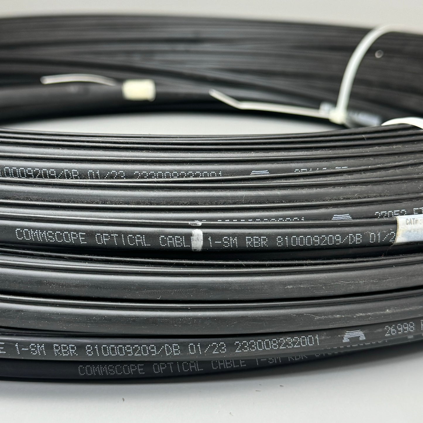 COMMSCOPE Fibre Optic Cable 1-SM RBR 400ft Fiber Material Black