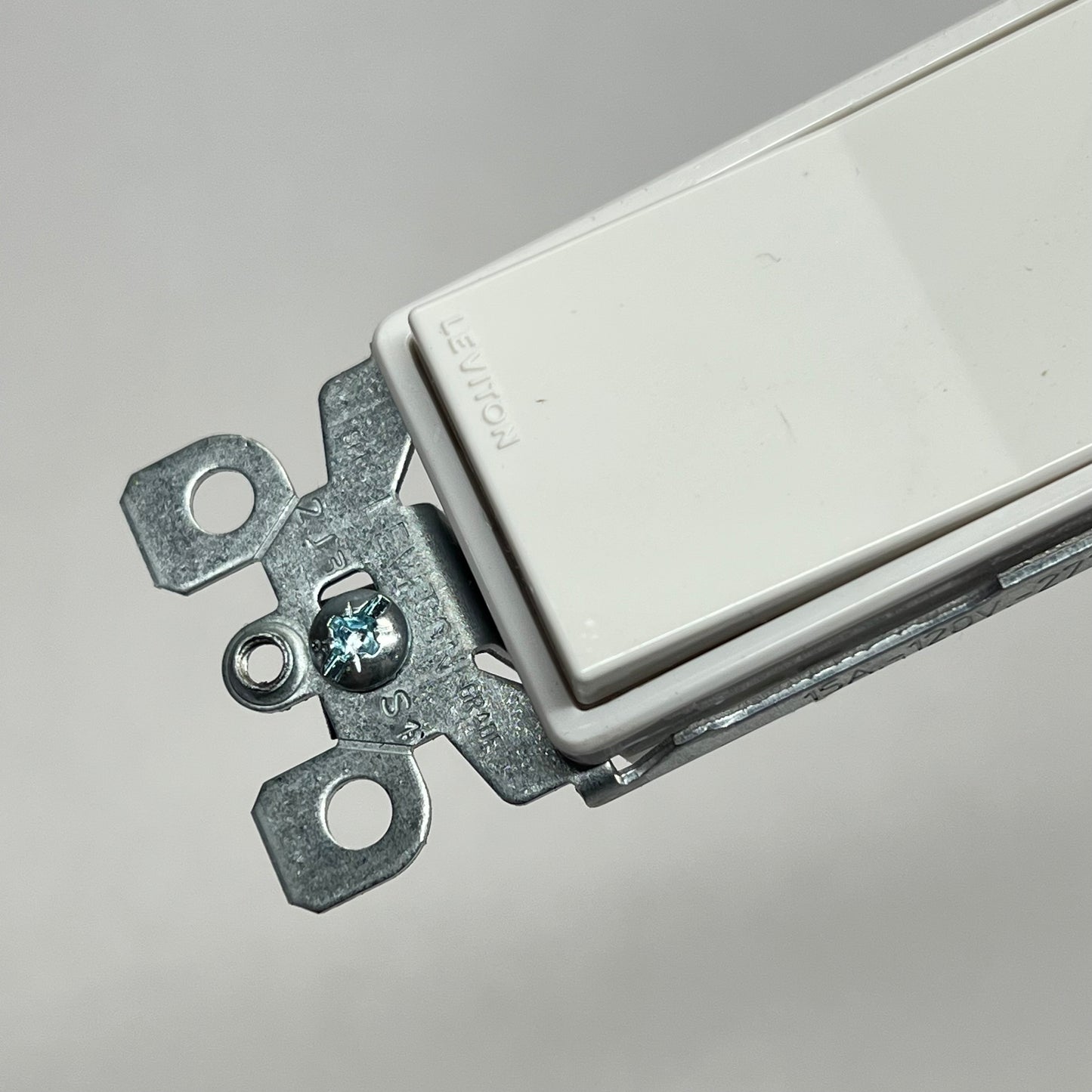 ZA@ LEVITON (3 PACK) Decora Single-pole Switch Grounding 15 AMP White 5601-2W