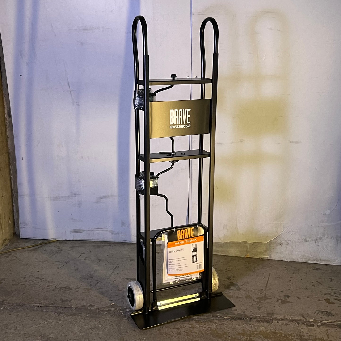 BRAVE Hand Truck 800 Lb. Sz 16"W x 6"L x 59"H Black GWG311052