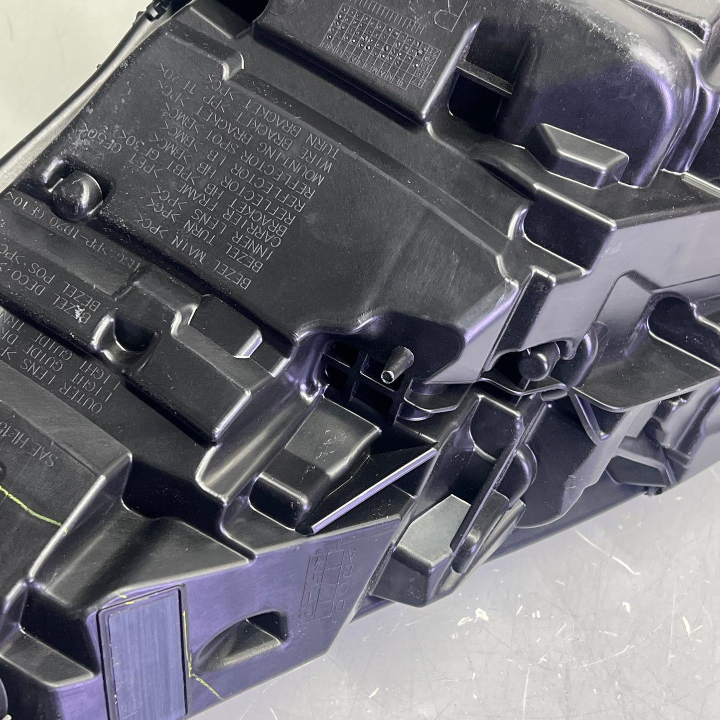 TESLA Genuine OEM RIGHT Headlight Assembly For 2027-2020 Tesla 1077372-00-L