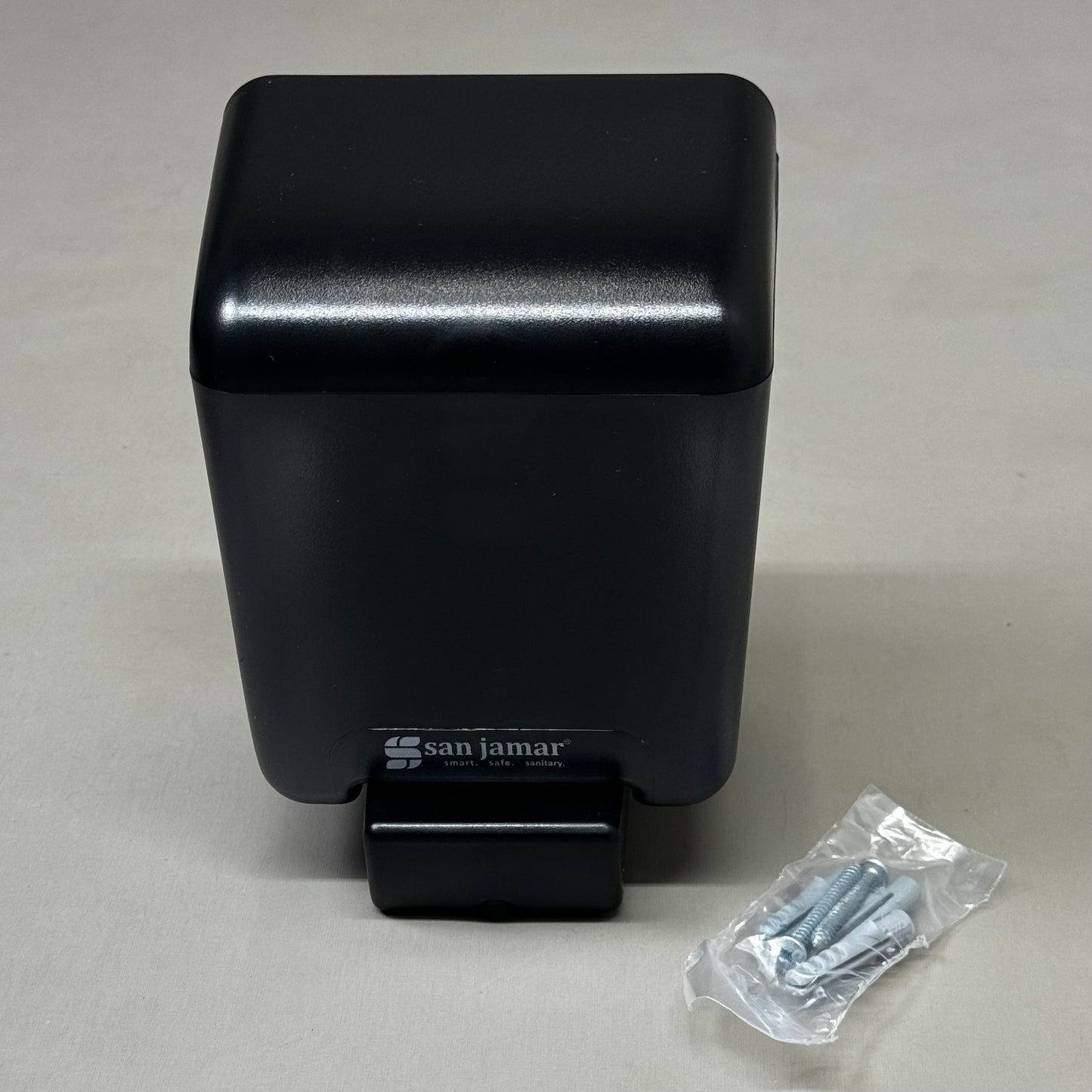 SAN JAMAR Classic Manual Refillable Soap Dispenser Wall Mount 30oz Black SN30TBK