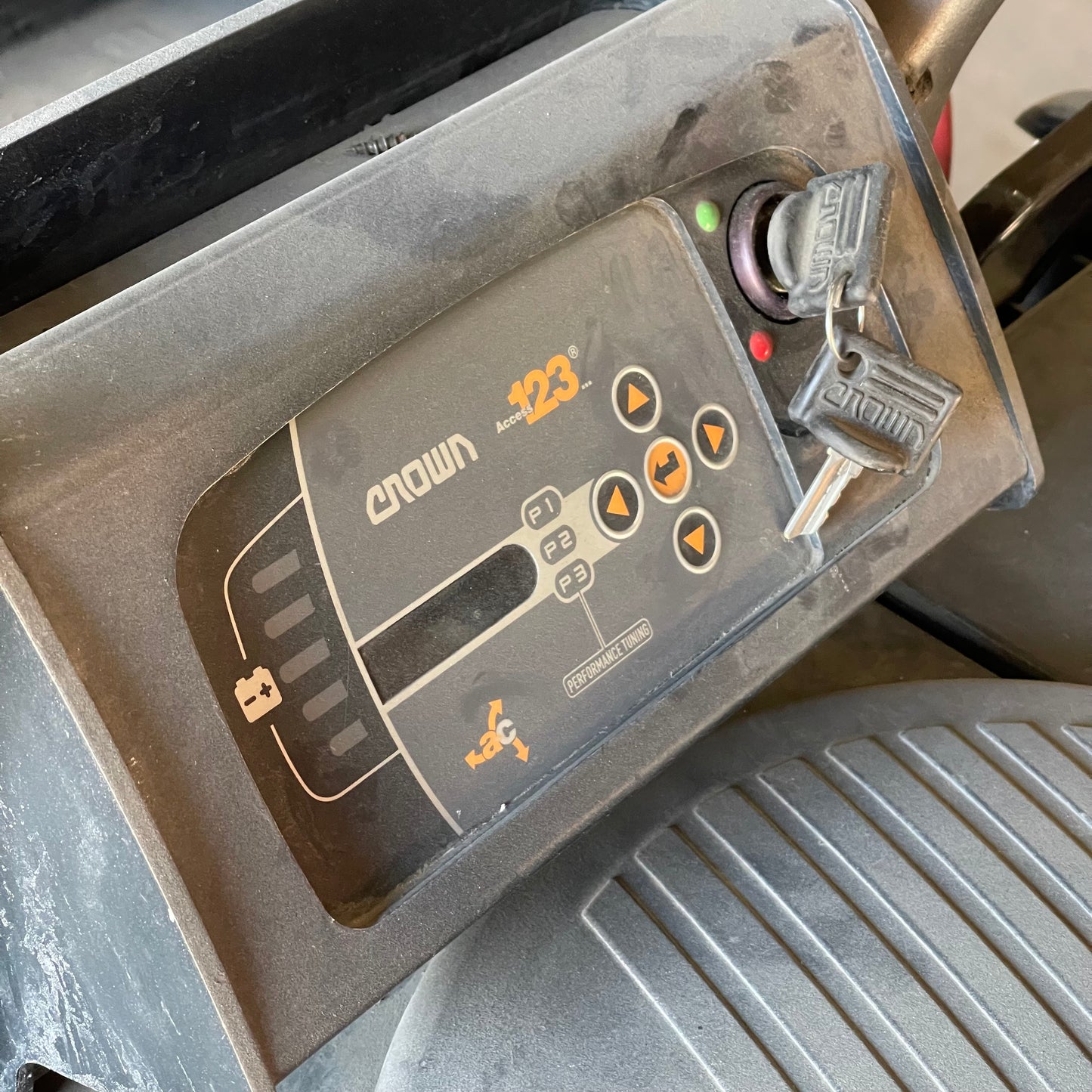 Z@ CROWN End Control Electric Pallet Jack PE 4500 Black & Grey (Used, Working)