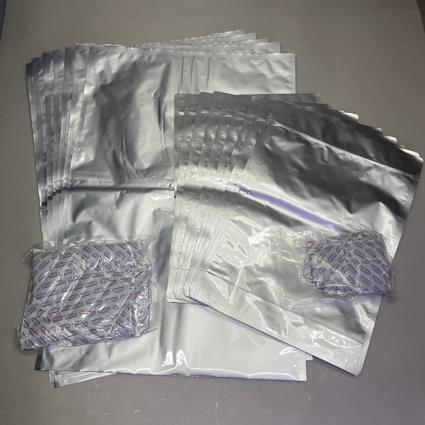ZA@ 20 PACK! (2 Sizes: 10 of Each) Silver Foil Food Sealing Bags w/ Moisture Packs Sz 20”Wx30”L & 13”Wx18”L B