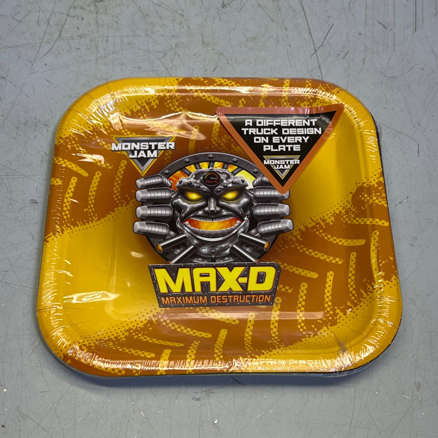 PRIME PARTY (5 PACK, 8 PLATES EACH) Monster Jam Dessert Party Plates 7" 2700DSP