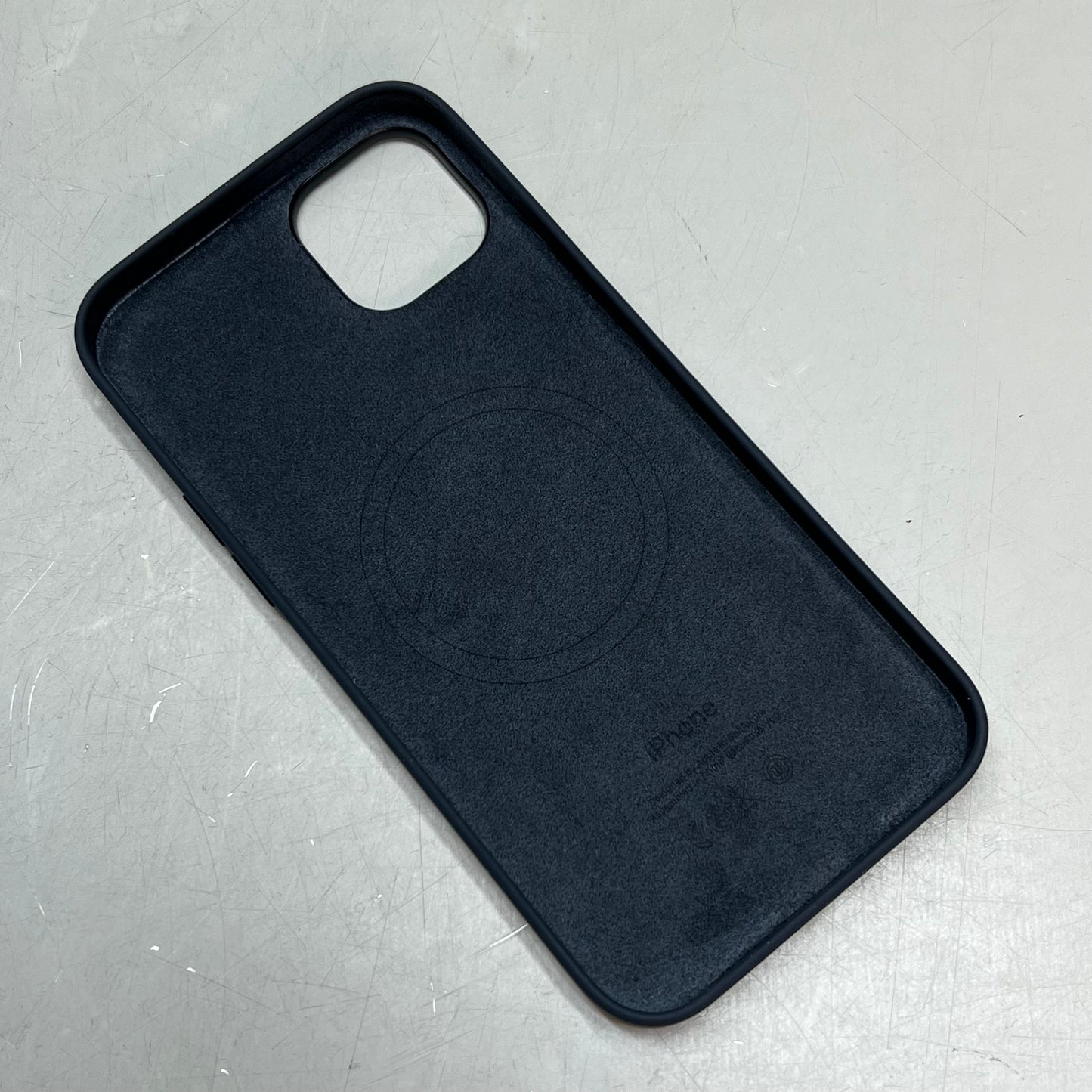 APPLE iPhone 14 Plus Silicone Case w/ MagSafe Midnight MPT33ZM/A (Return)