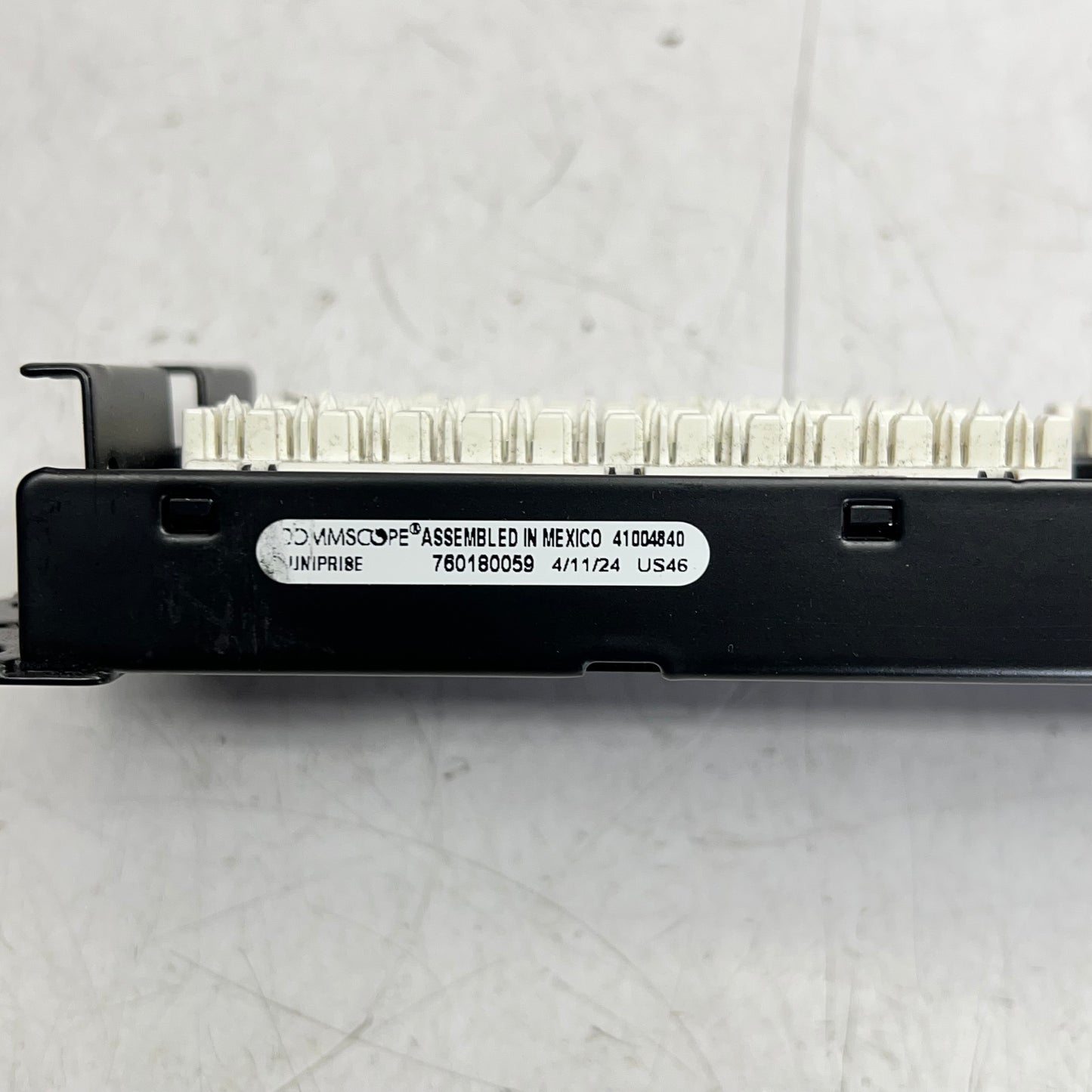 COMMSCOPE Patch Port  Cat 6 48 Port 2U UTP Black UNP-6-DM-2U-48 (Distressed Packaging)