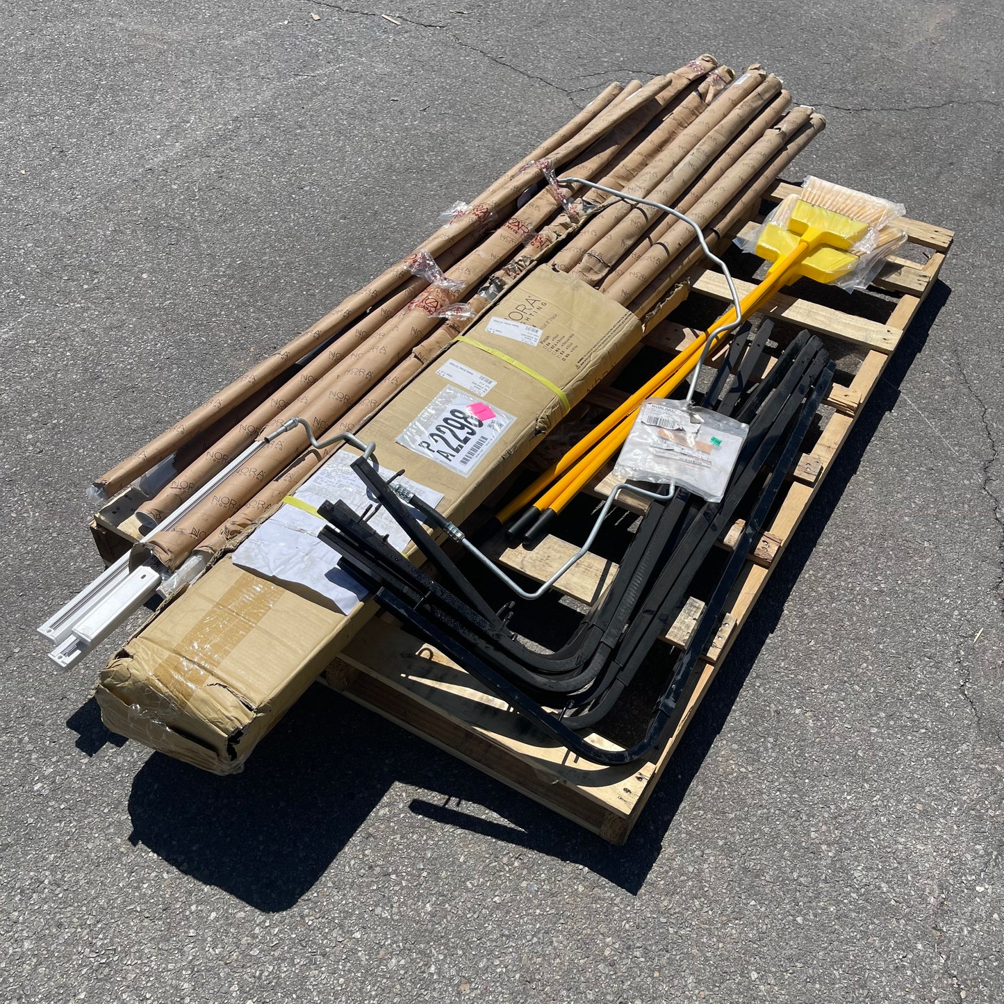ZA@ Pallet of Light Fixtures Circuit Tracks, Black Steel Frame Pieces, & Brooms (AS-IS)