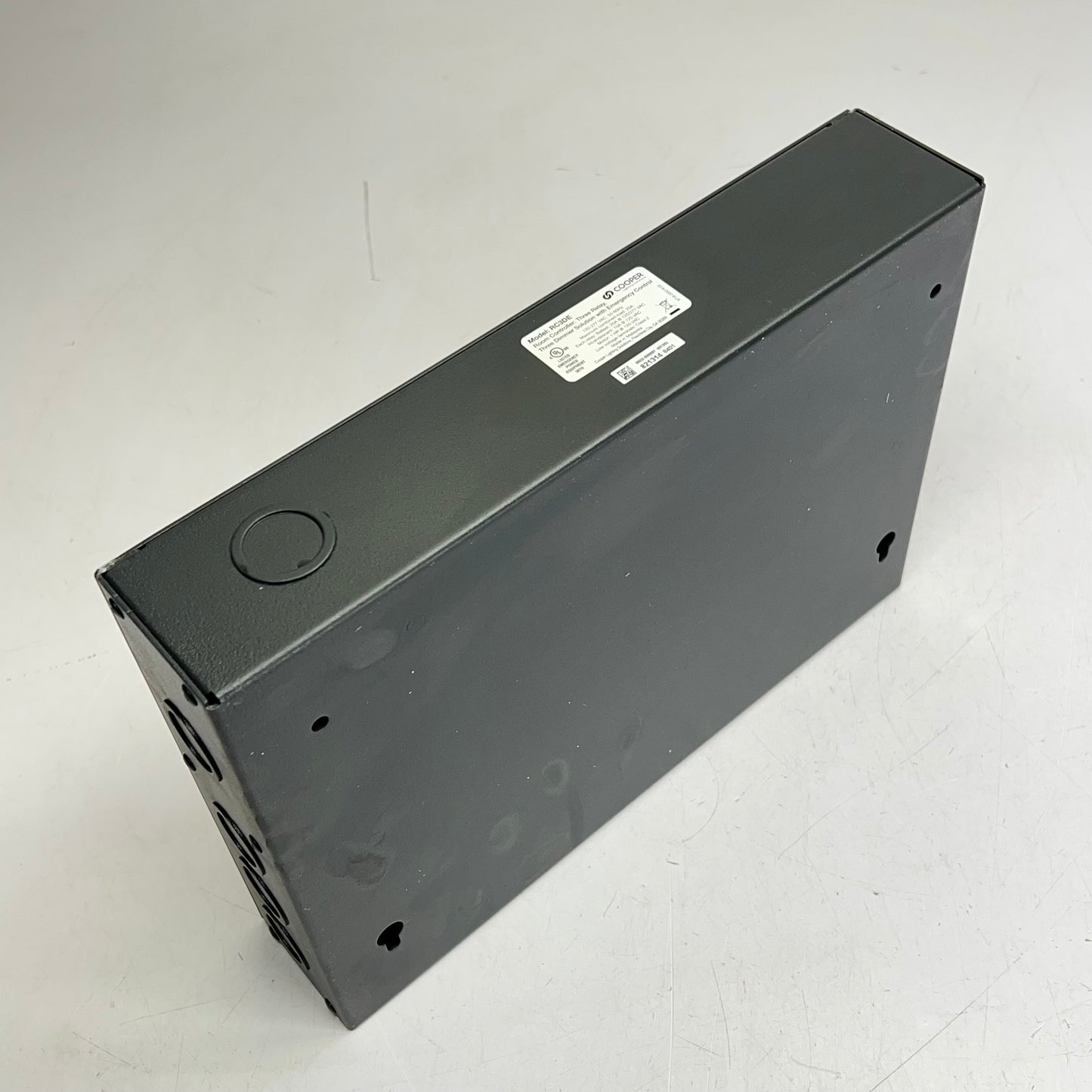 COOPER LIGHTING Room Controller 3 Dimmer Solution W/ Emergency Control RC3DE-PL