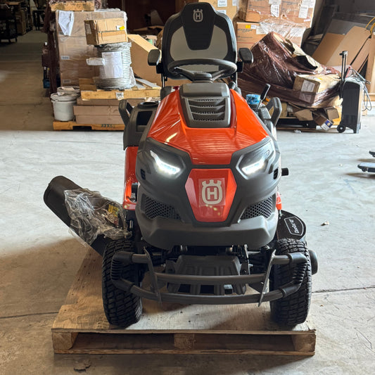 ZA@ HUSQVARNA (42") 23HP Kawasaki Lawn Tractor w/ Locking Differential TS275XD (New Damaged, Riding Lawn Mower with Bent Rear Wheel/Axle – For Repair)