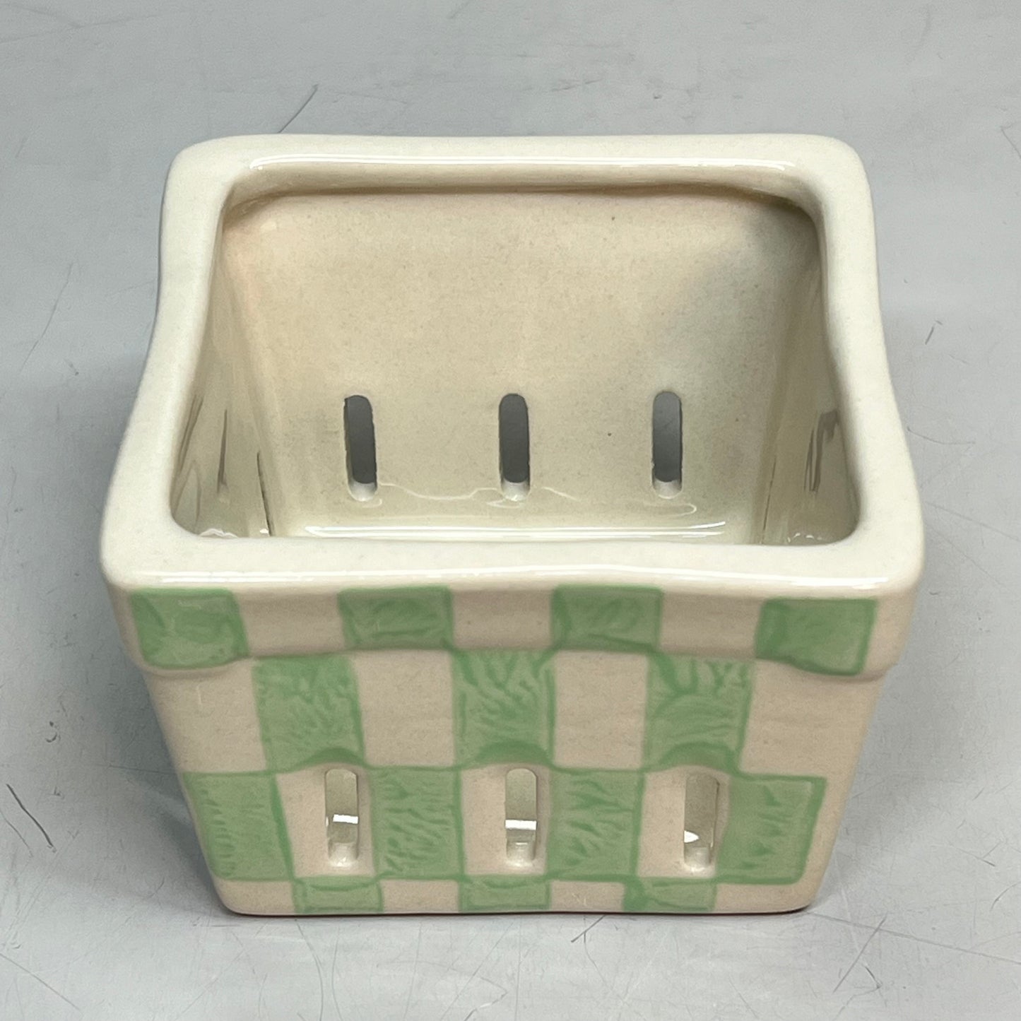 CREATIVE CO-OP Hand-Painted Stoneware Berry Basket 4"x2-3/4"HMulticolor DG0460A