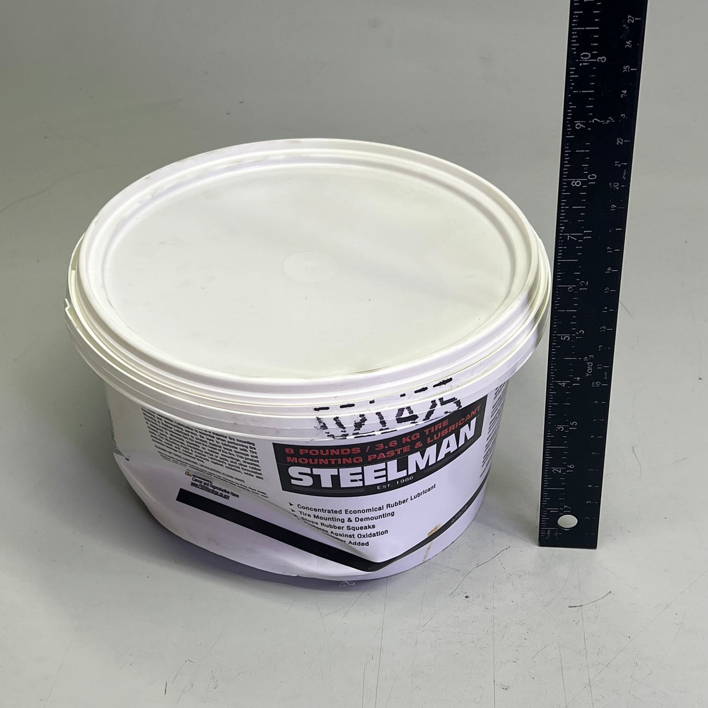 STEELMAN Ready To Use Tire Mounting Paste & Rubber Lubricant Bucket 8 lb 97972