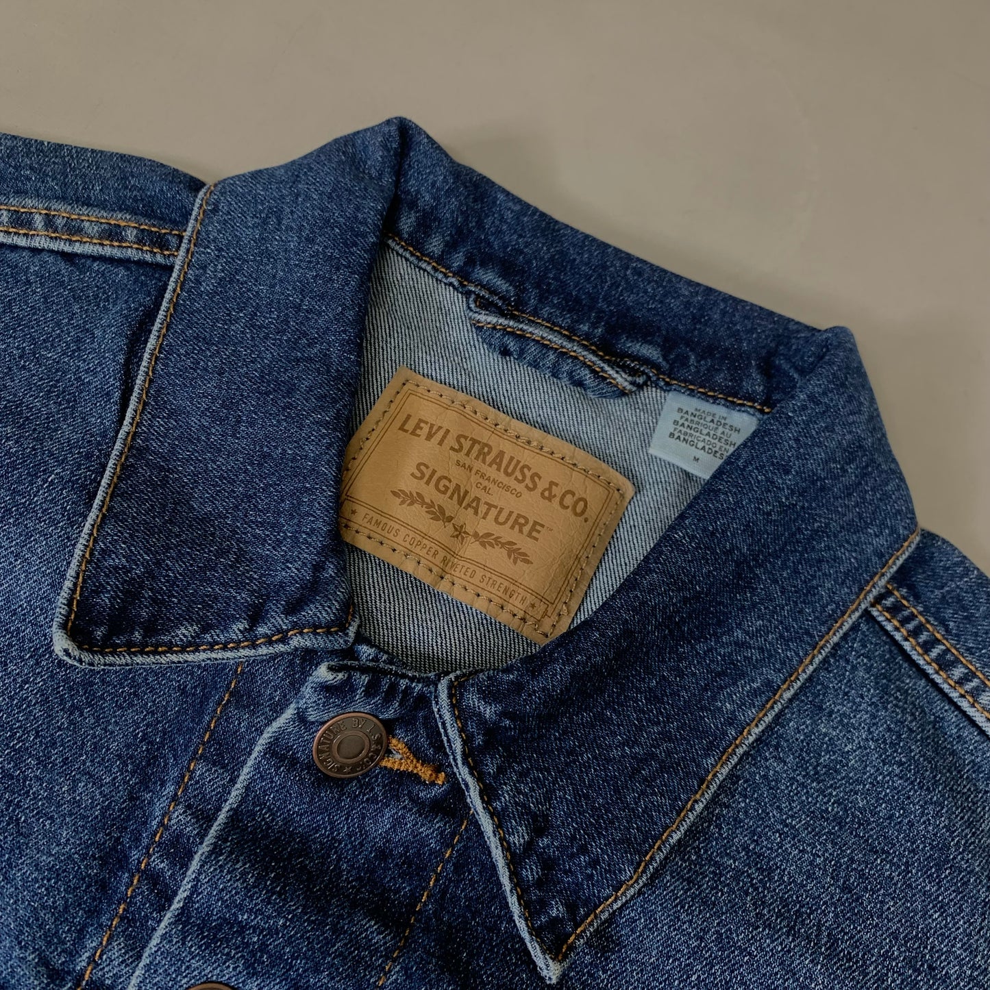 LEVIS STRAUSS Signature Chore Trucker Jacket Men's Sz M Indigo Escape A61910002