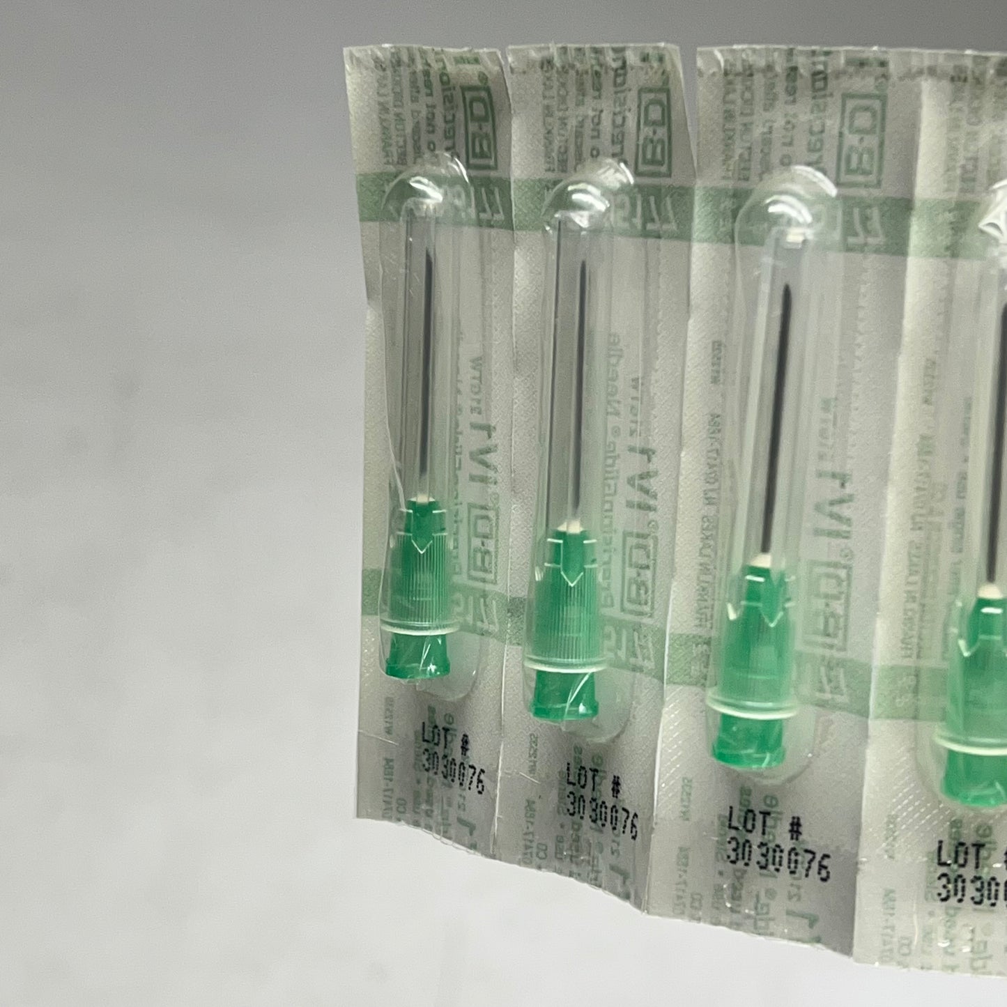 ZA@ BD  (11 PACK, 100 PACK) Precision Glide Needle  21G x 1 TW IV 0.8mm x 25mm Clear 305177