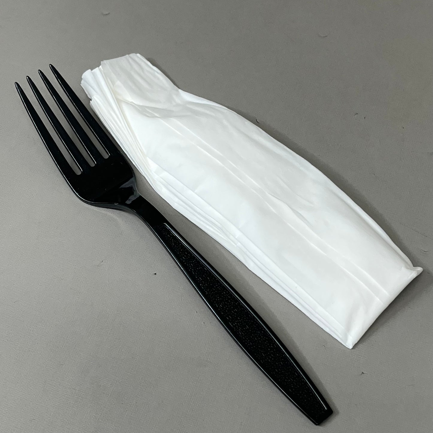 ZA@ NORTH COAST (500 PACK) Heavy Weight Polystyrene Individually Packaged Forks w/ 2-Ply Napkin Black As-is
