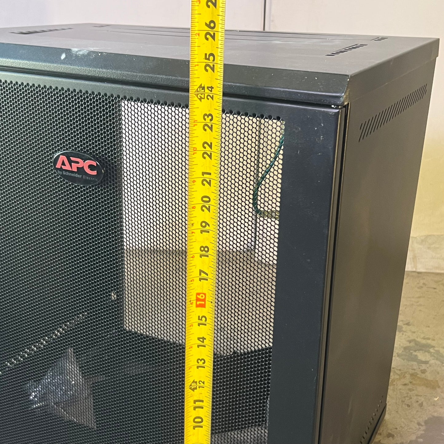 APC Net Shelter Wallmount Enclosure Cabinet Single Hinged Switch 12U  AR112SH4