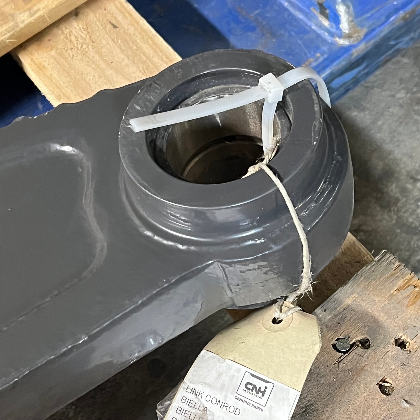 CNH INDUSTRIAL Genuine Parts Link Conrod for Compact Wheel Loaders Grey 51485476
