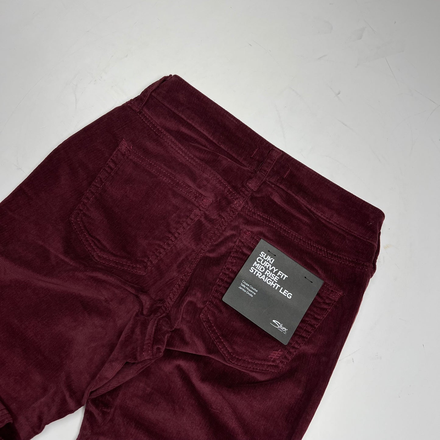 SILVER JEANS CO Suki Curvy Fit Mid Rise Straight Leg Women's Size 24/31 Bordeaux
