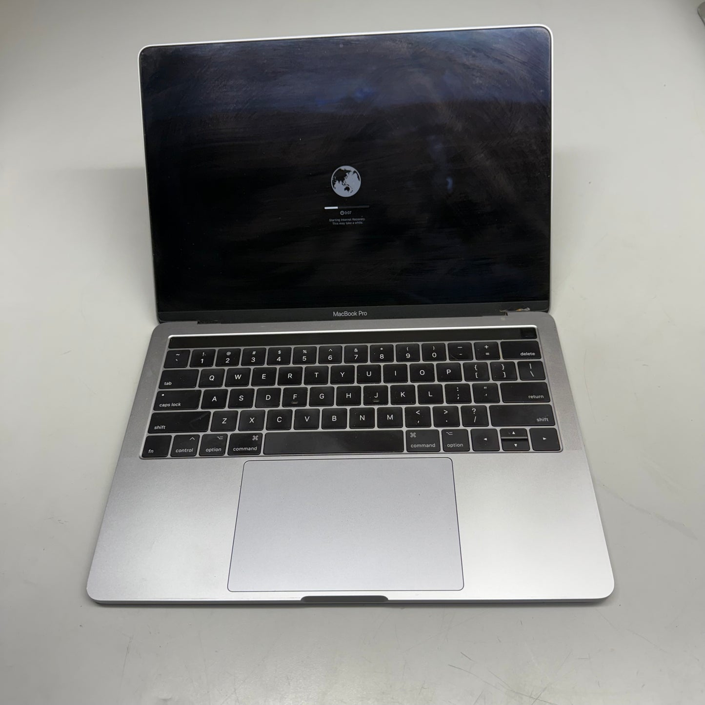 ZA@ APPLE Macbook pro 13" laptop (Small Screen Crack, AS-IS)