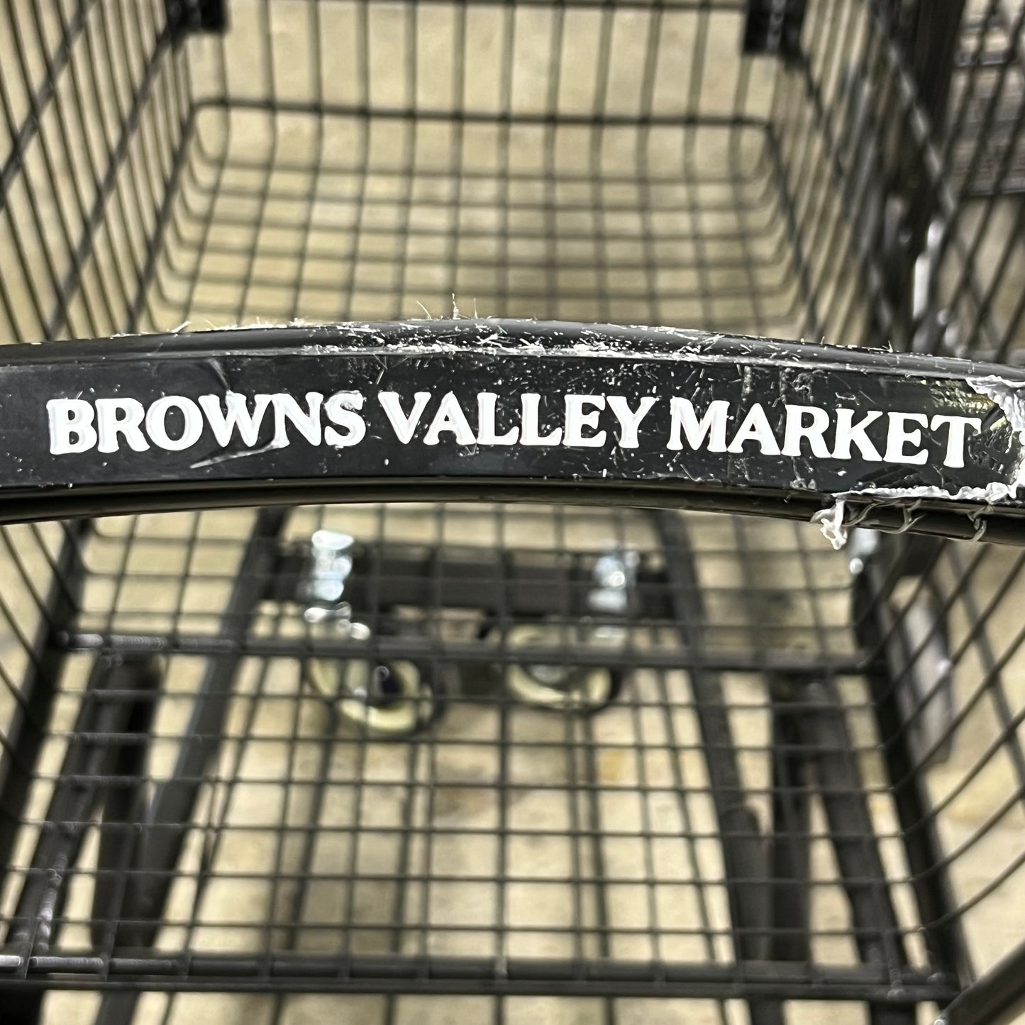 ZA@ BROWNS VALLEY MARKET Grocery Cart ASTM-F2372 Sz 40"H X 34"L X 17"W (AS-IS, Damage)