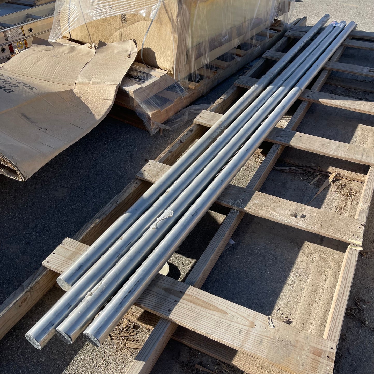 ZA@ Pallet of ALUMINUM Rod 2” Diameter 70 lbs (AS-IS)
