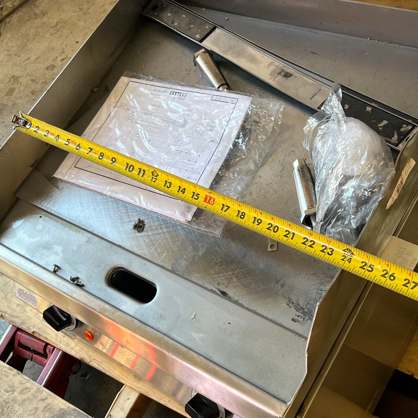 GARLAND Electric Commercial Range Sz 24"W x 24"L x 14"H, ED-24G (New w/ Damage, One Leg Missing)