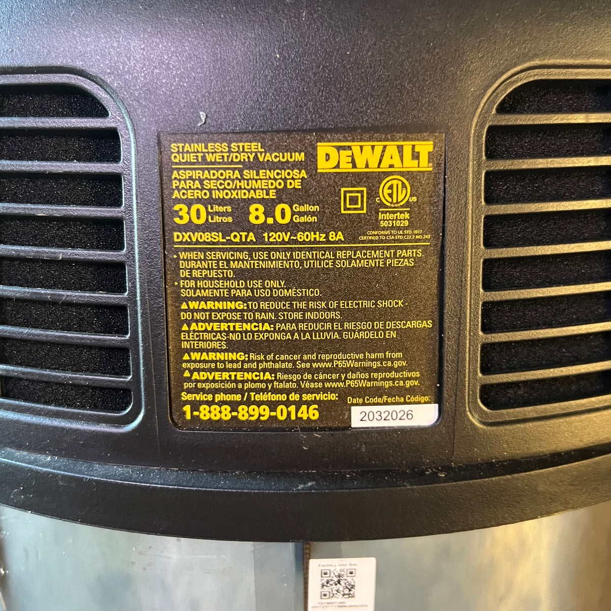 DEWALT Stainless Steel Quiet Wet/Dry Vacuum 8 Gal. 1938084 (Customer Return)