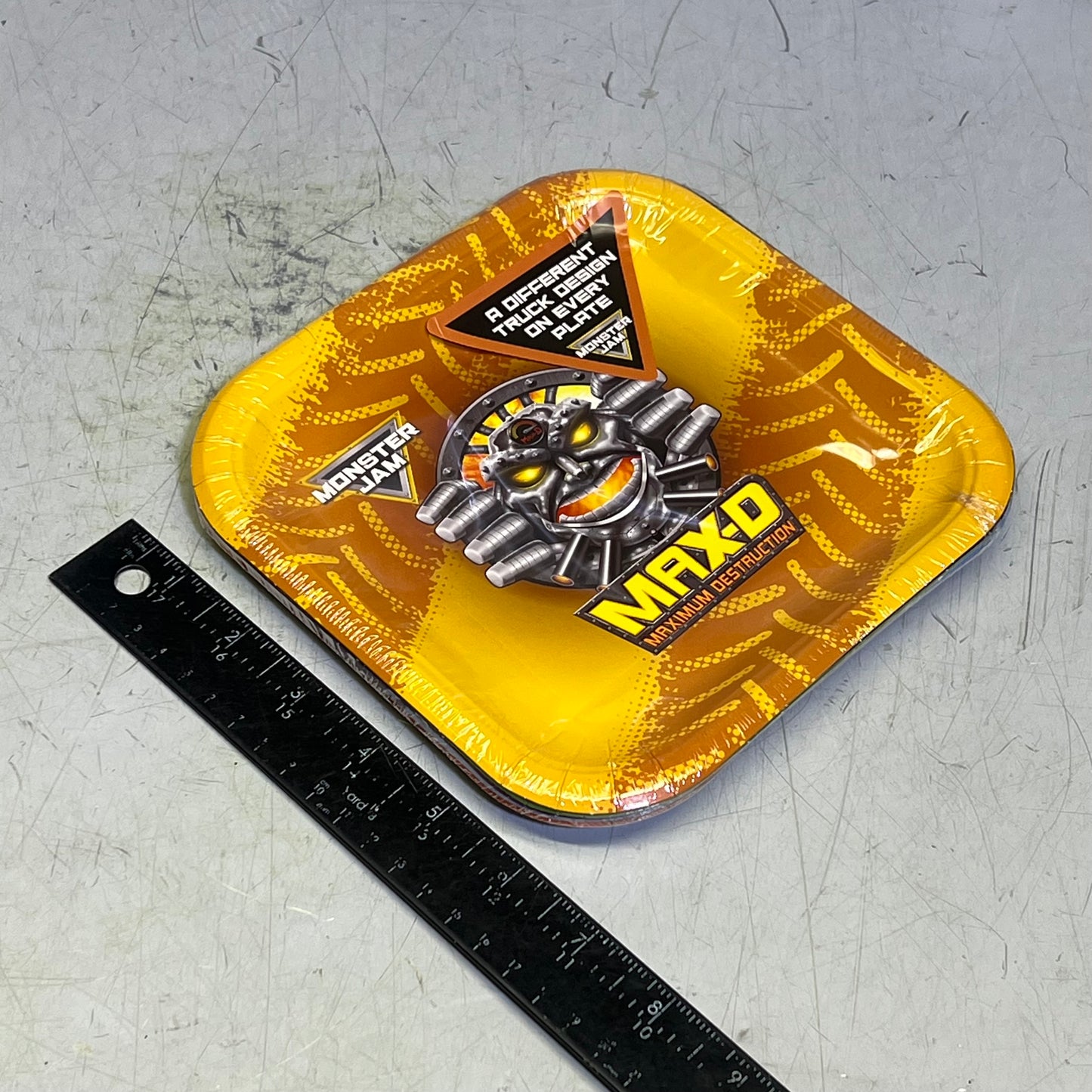 PRIME PARTY (5 PACK, 8 PLATES EACH) Monster Jam Dessert Party Plates 7" 2700DSP