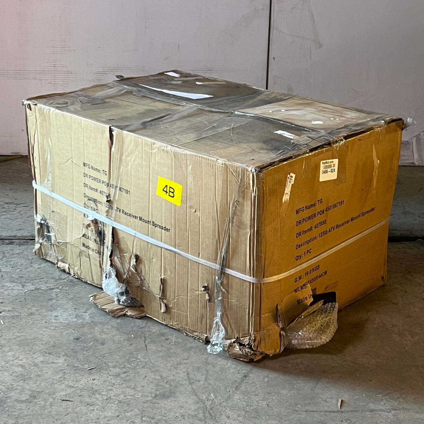 ZA@ RECEIVER SPREADER 125 lb. Capacity Tow-Behind Receiver Spreader 40788 (New Other, Distressed Box)