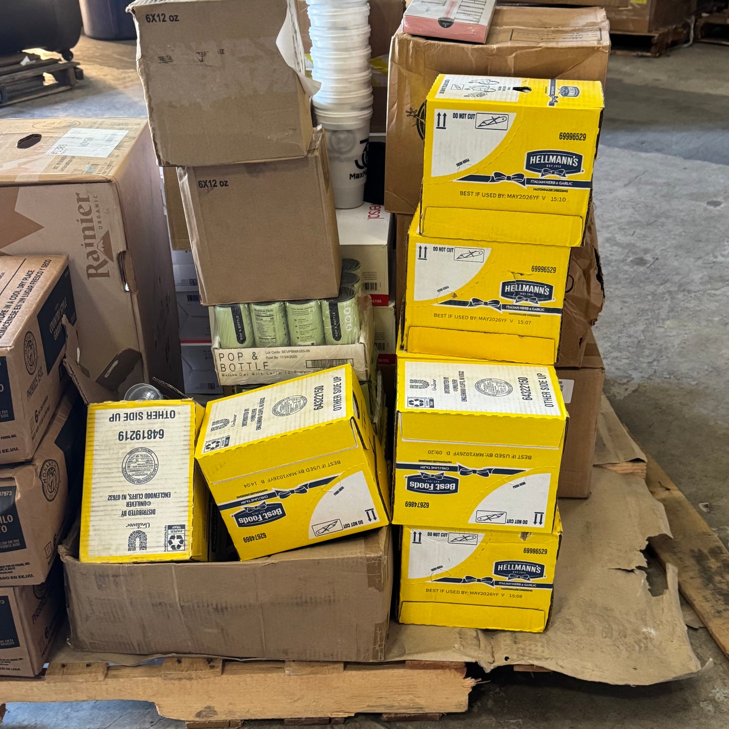 ZA@ Pallet of Mixed Mayonnaise Dressing, Clothes, Lubricating Jelly, Straw, Gravy Mix, Etc… (AS-IS)