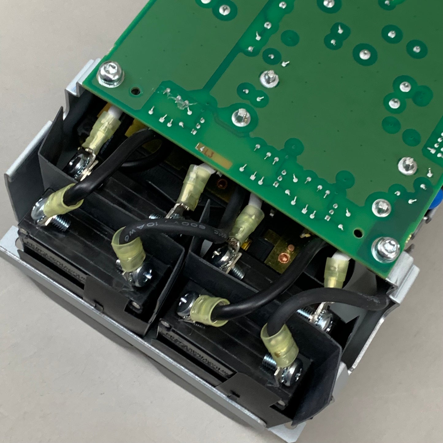 APC Smart-UPS SRT Power Distribution Unit 5.31"x11.73"x3.70" SRT008