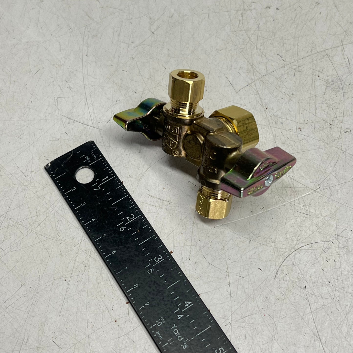 BRASS CRAFT Dual Outlet Dual Shut-off Ball Valve  1/4-turn Angle  KTCR1901DVX R