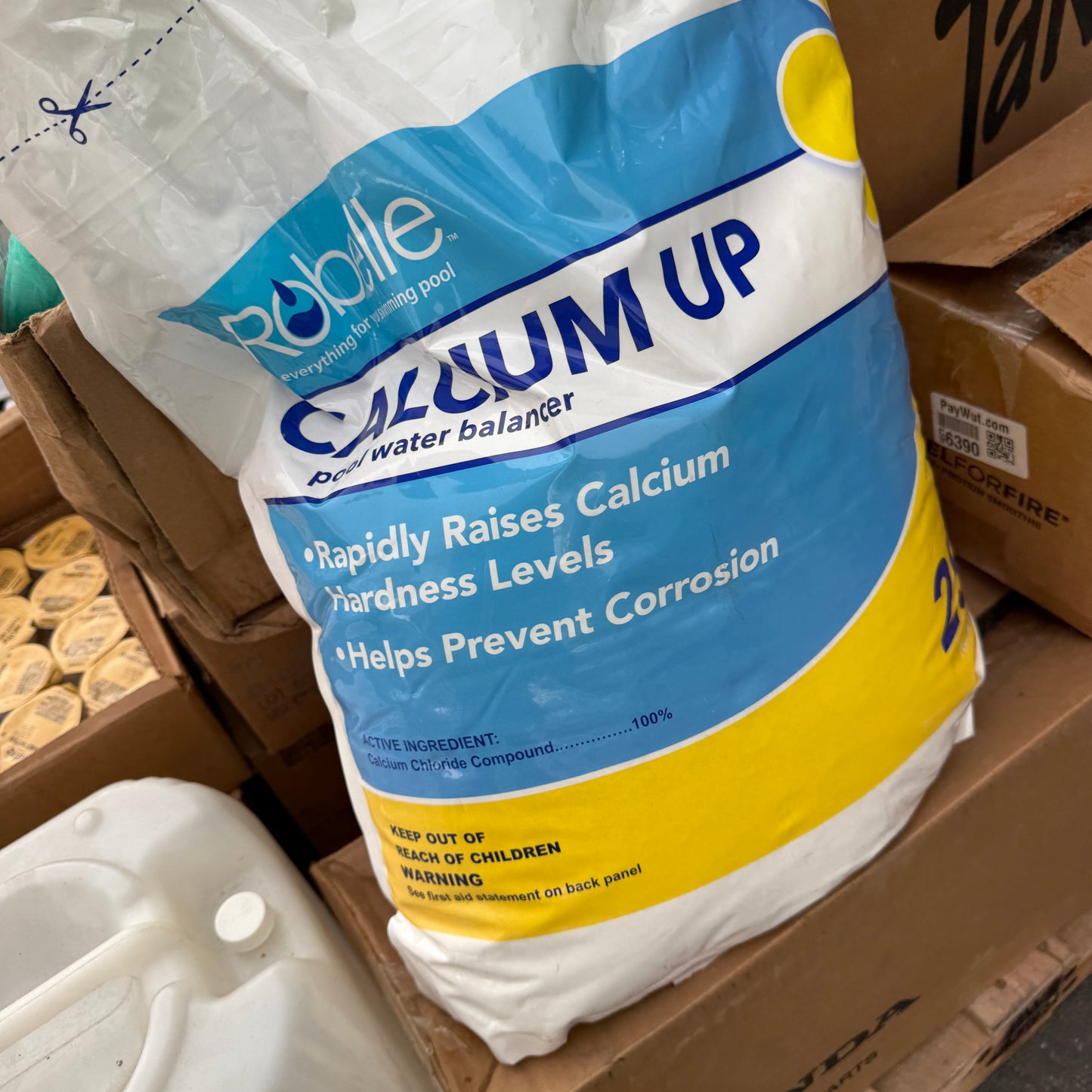 ZA@ Pallet of Large Fabric Roll, Dental Tips, Jug, USB Cables, Peanut Butter,TAKIS, & BOOST (all past Date) (AS-IS)