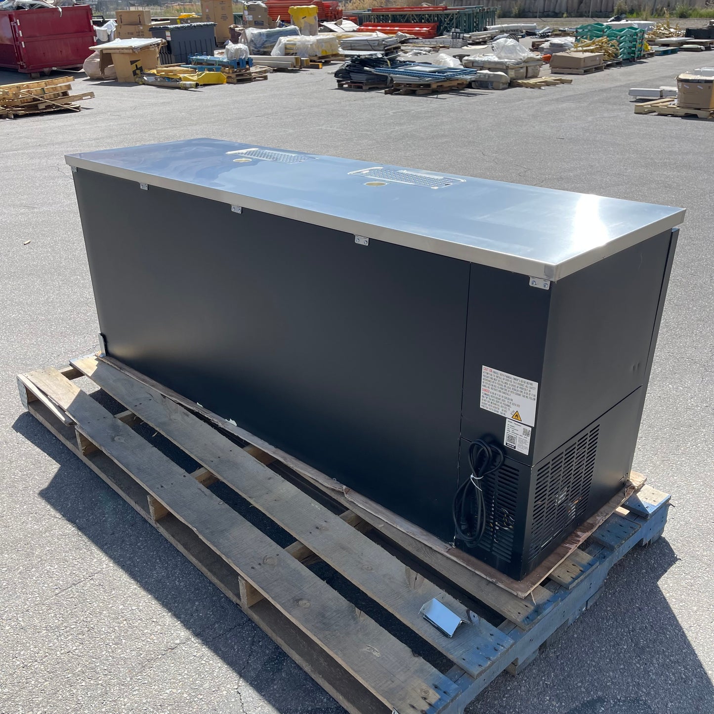 AVANTCO Keregator / Beer Dispenser 90”x36”x28” Black 178UDD4HC