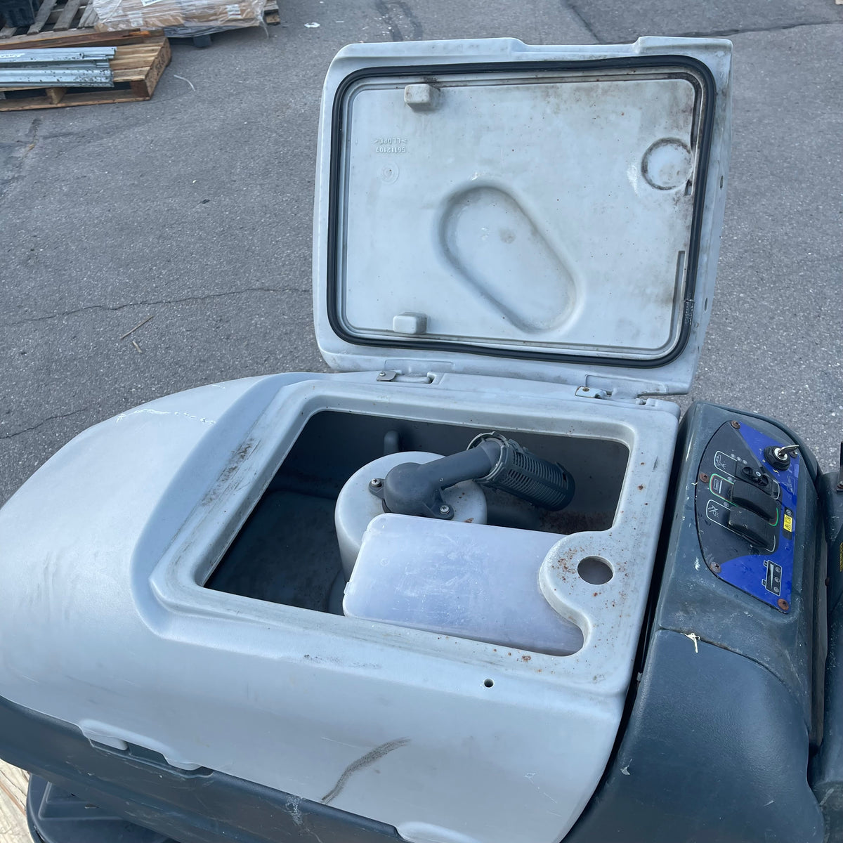 ADVANCE Walk-Behind Commercial Floor Scrubber SC750