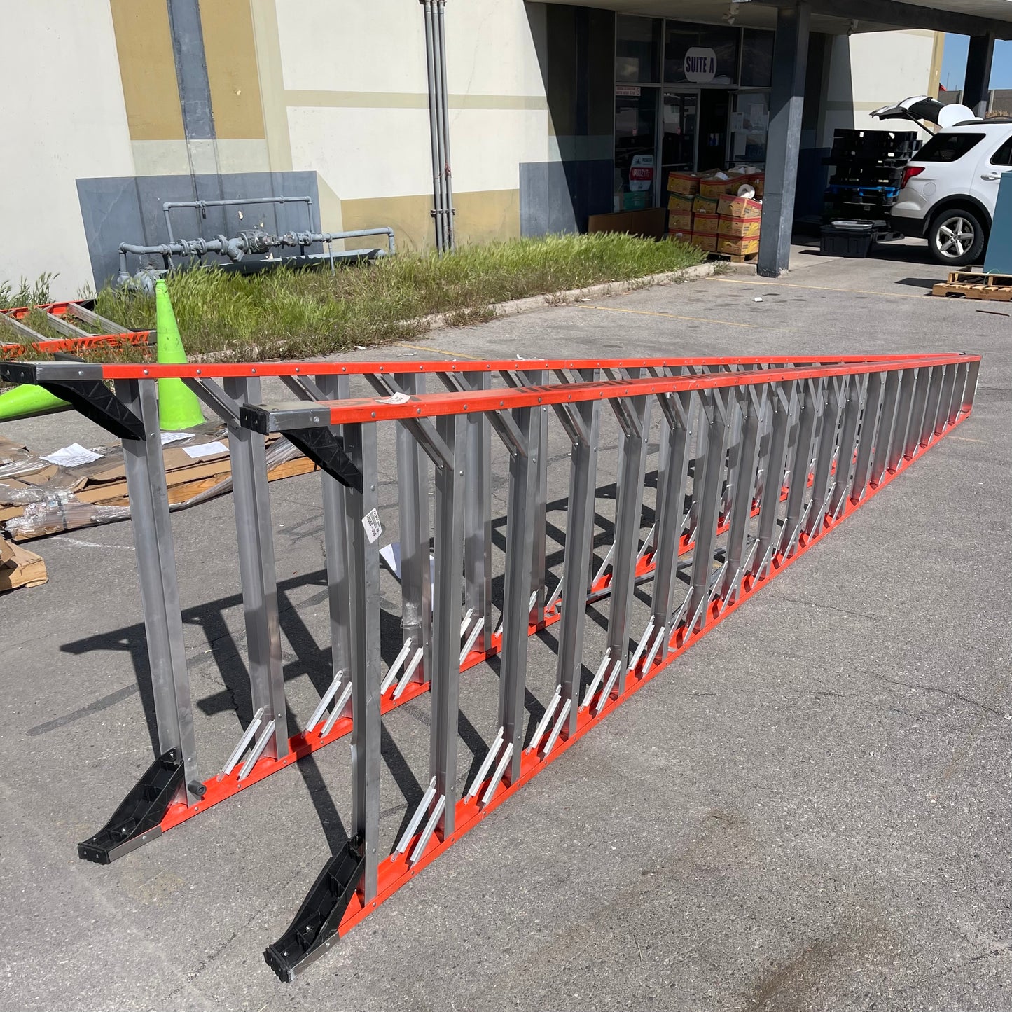 Z@ WERNER Fiberglass Twin Ladder 20 ft, 300 lbs cap Orange T7420 (Missing Support)